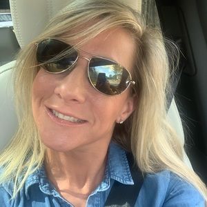 Meet your Posher, Julie